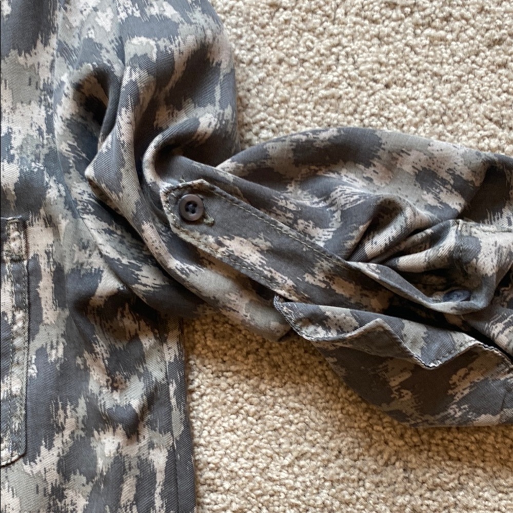 Gray Patterned Button-Up Shirt - Picture 3 of 5